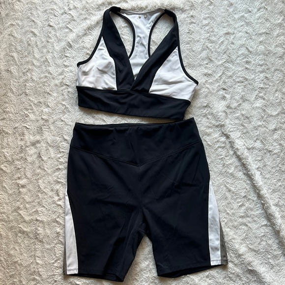 Alala Colorblock Matching Short Set - Picture 2 of 7